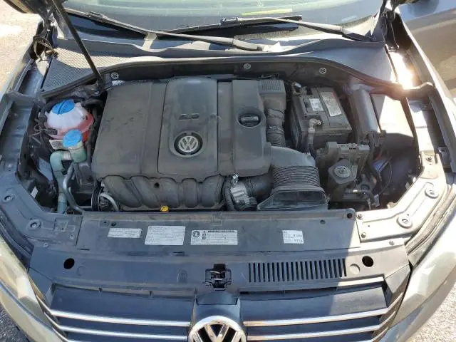 2013 VOLKSWAGEN PASSAT SE  