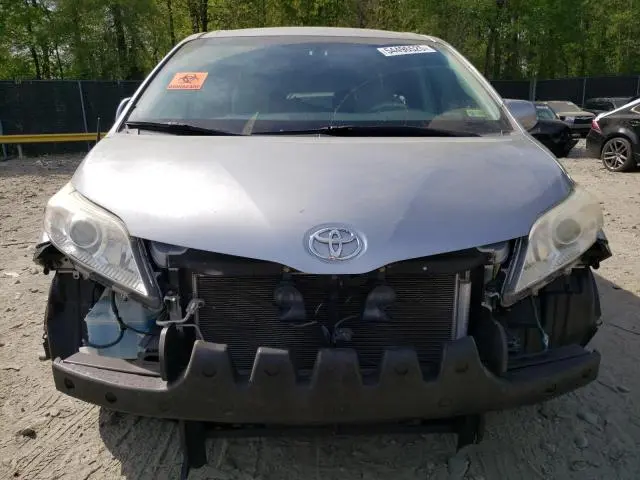 2013 TOYOTA SIENNA LE  