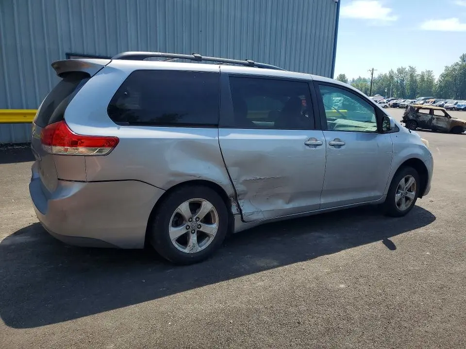 2012 TOYOTA SIENNA LE  