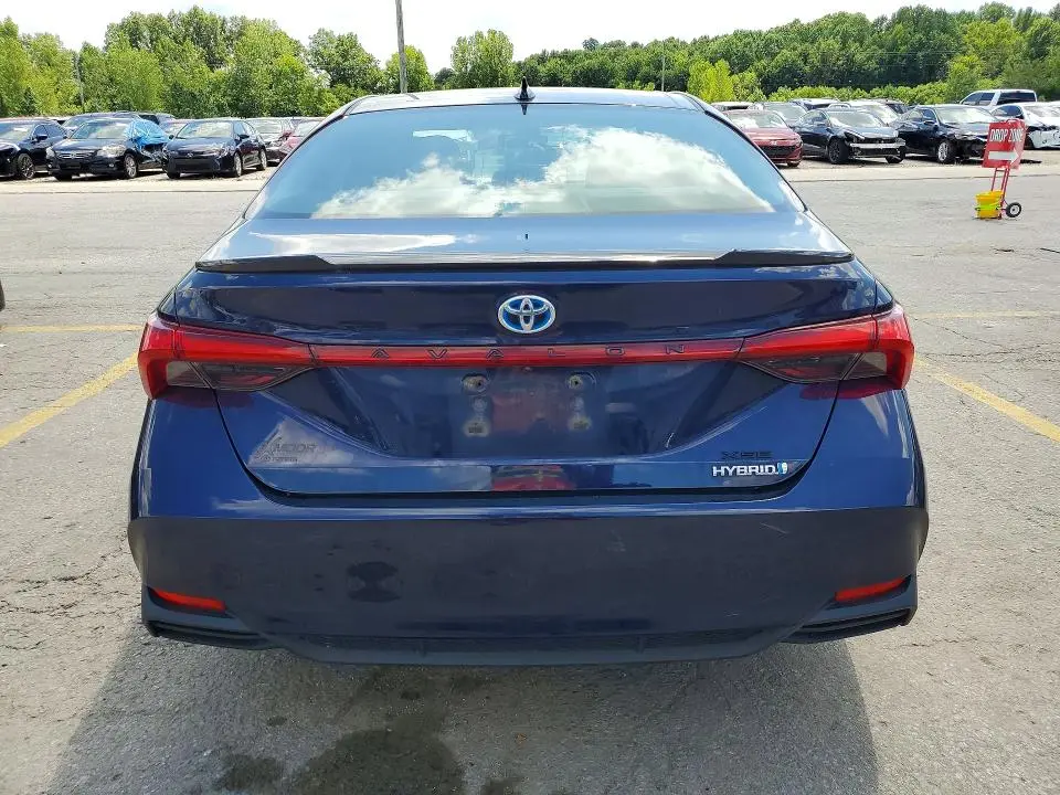 2021 TOYOTA AVALON XSE  