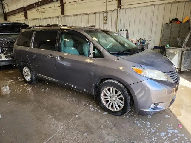 2013 TOYOTA SIENNA XLE  