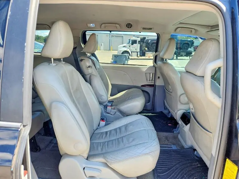 2013 TOYOTA SIENNA XLE 8-PASSENGER  