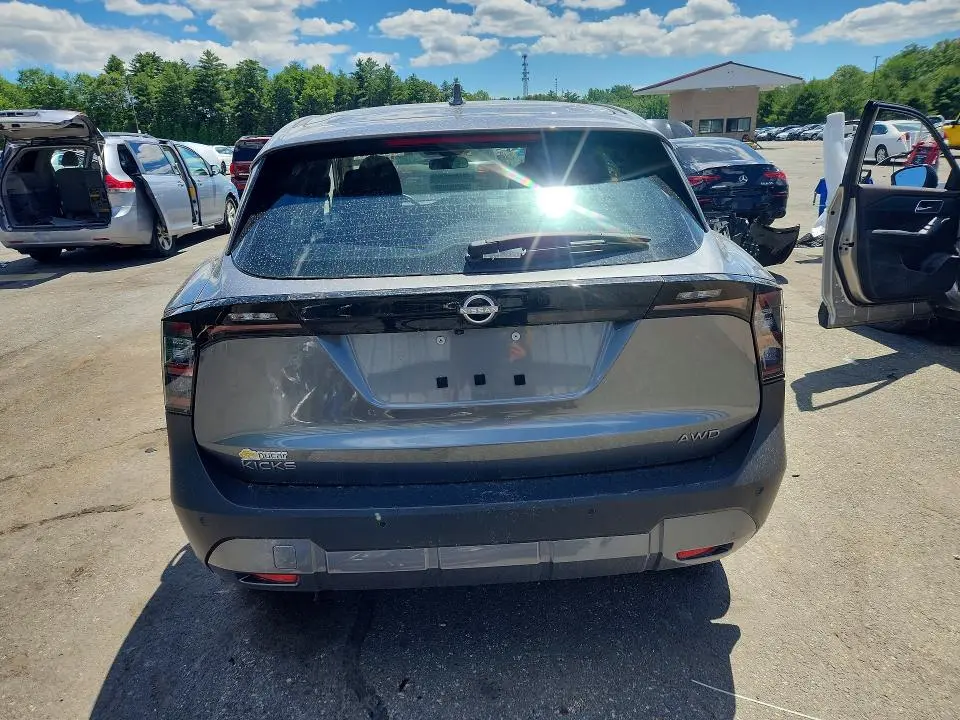 2025 NISSAN KICKS S  