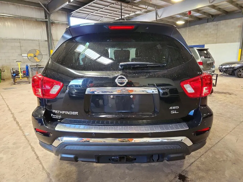 2018 NISSAN PATHFINDER SL  