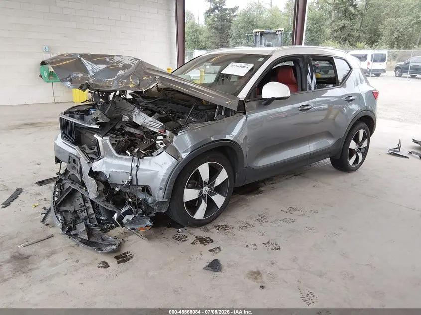 2019 VOLVO XC40 T5 MOMENTUM
