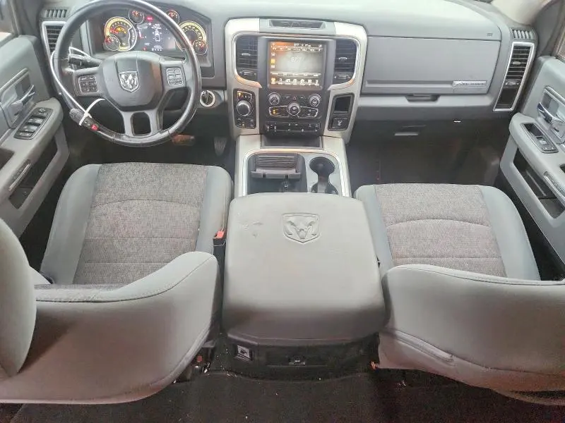 2016 RAM 1500 SLT  