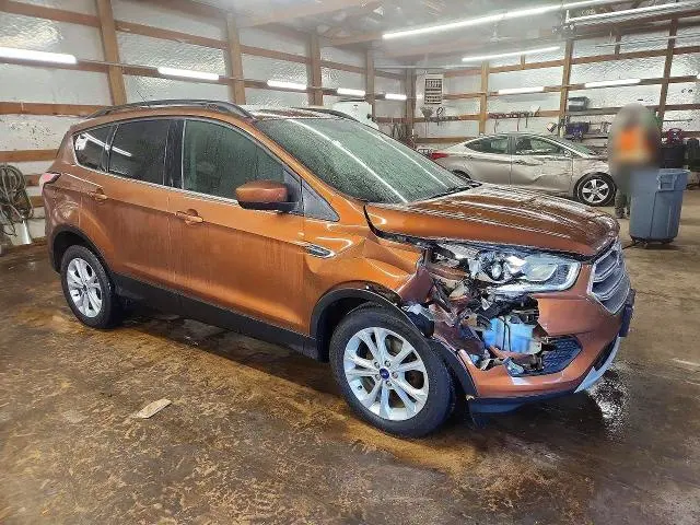 2017 FORD ESCAPE SE  