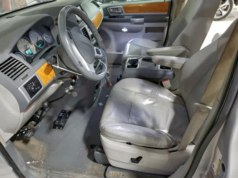 2010 CHRYSLER TOWN & COUNTRY LIMITED  