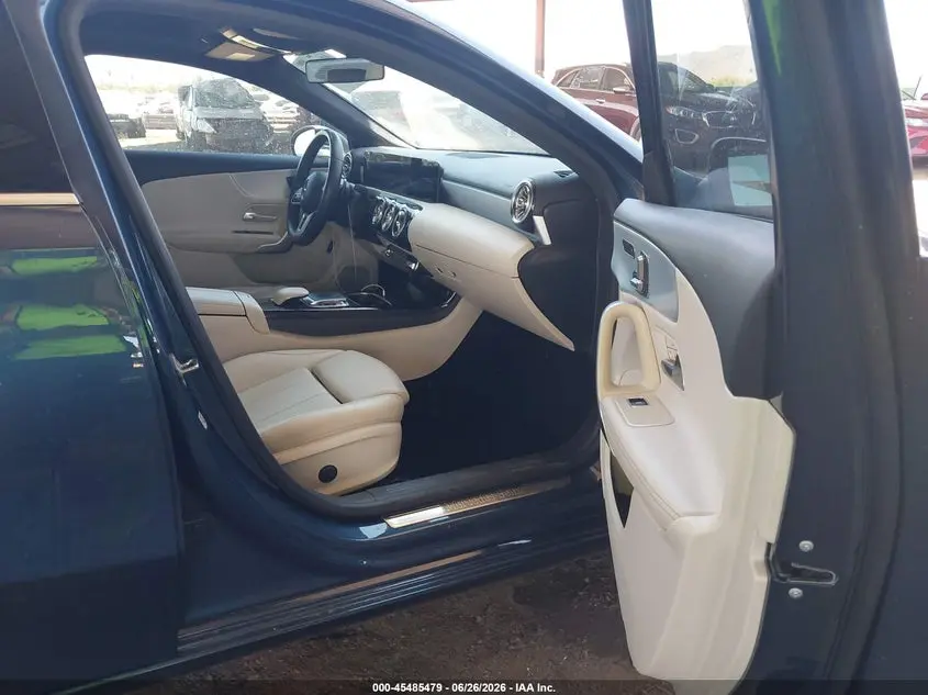2019 MERCEDES-BENZ A 220  
