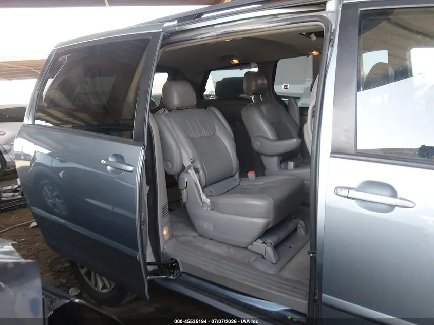 2010 TOYOTA SIENNA XLE