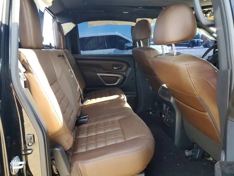 2024 NISSAN TITAN SV  