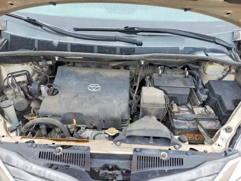 2015 TOYOTA SIENNA XLE 8-PASSENGER  