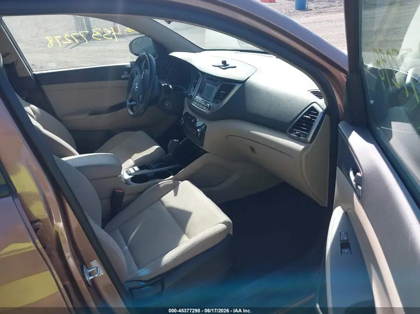 2016 HYUNDAI TUCSON SE