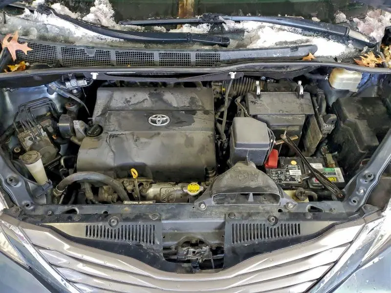 2015 TOYOTA SIENNA XLE  