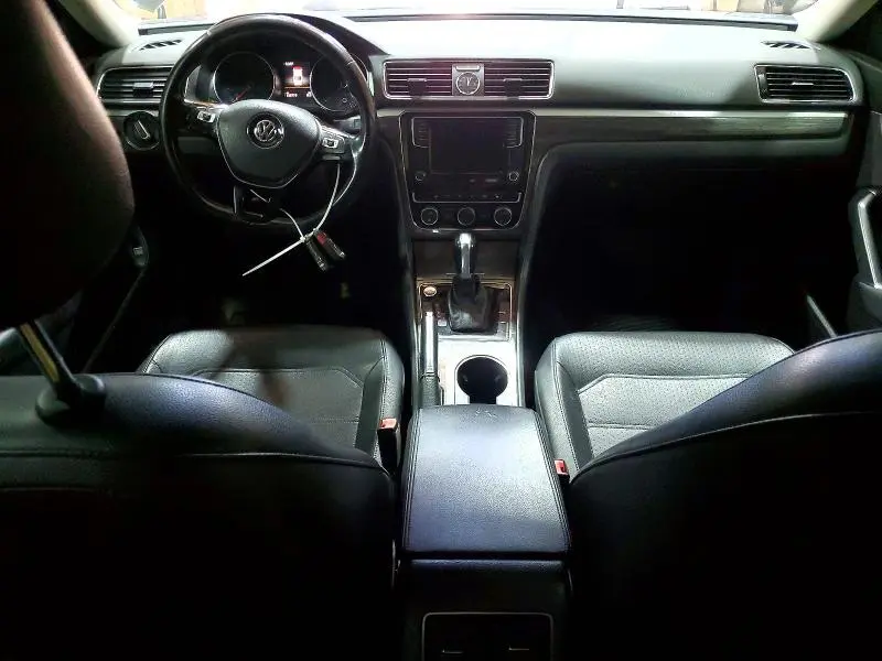 2017 VOLKSWAGEN PASSAT SE  