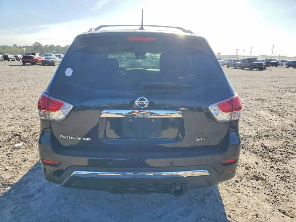 2016 NISSAN PATHFINDER SL  