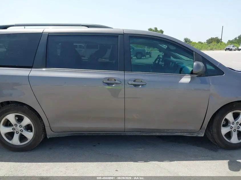 2017 TOYOTA SIENNA LE 8 PASSENGER