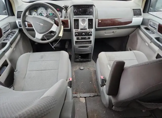 2010 CHRYSLER TOWN & COUNTRY TOURING  