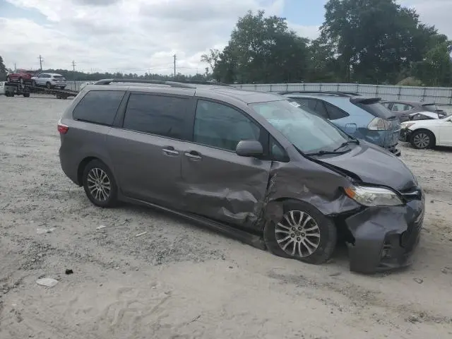 2019 TOYOTA SIENNA XLE  