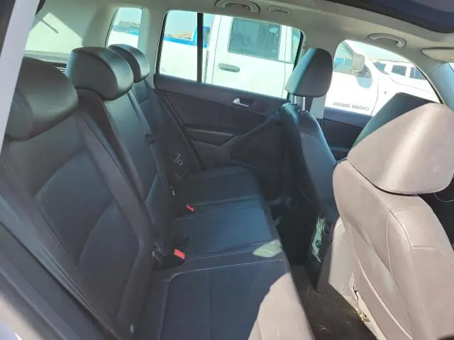 2011 VOLKSWAGEN TIGUAN S  