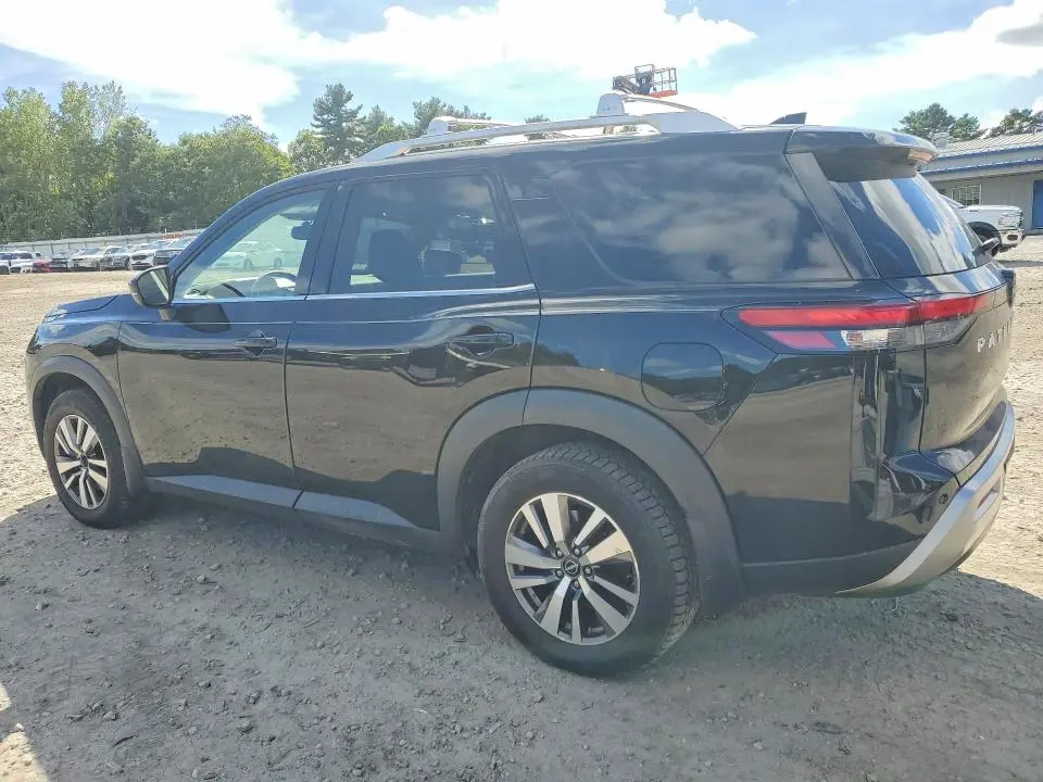 2022 NISSAN PATHFINDER SL  