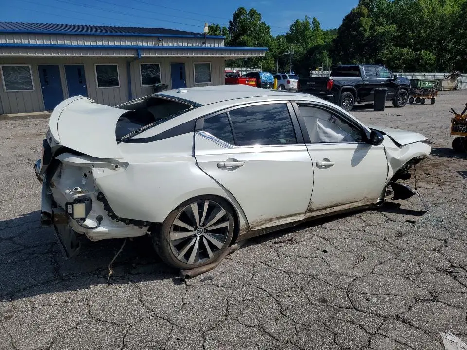 2019 NISSAN ALTIMA SR  