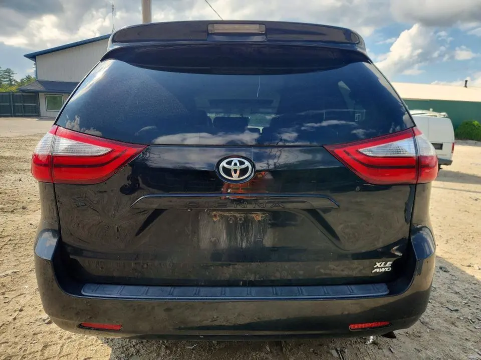 2015 TOYOTA SIENNA XLE 7-PASSENGER  