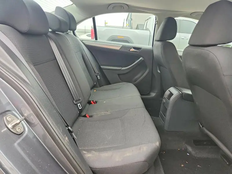 2016 VOLKSWAGEN JETTA SE  