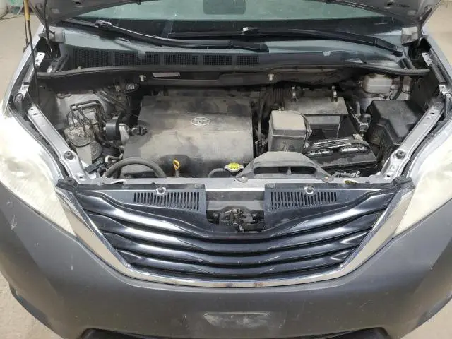 2012 TOYOTA SIENNA LE