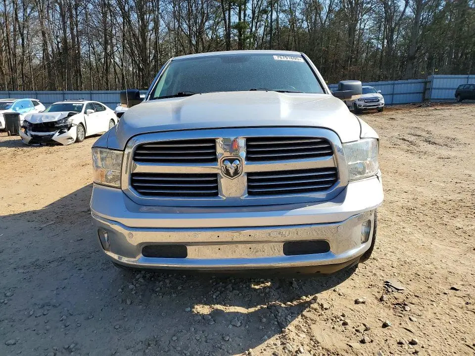 2016 RAM 1500 SLT  