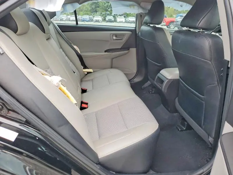2016 TOYOTA CAMRY SE  