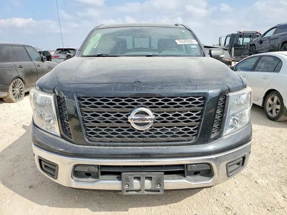 2019 NISSAN TITAN SV  