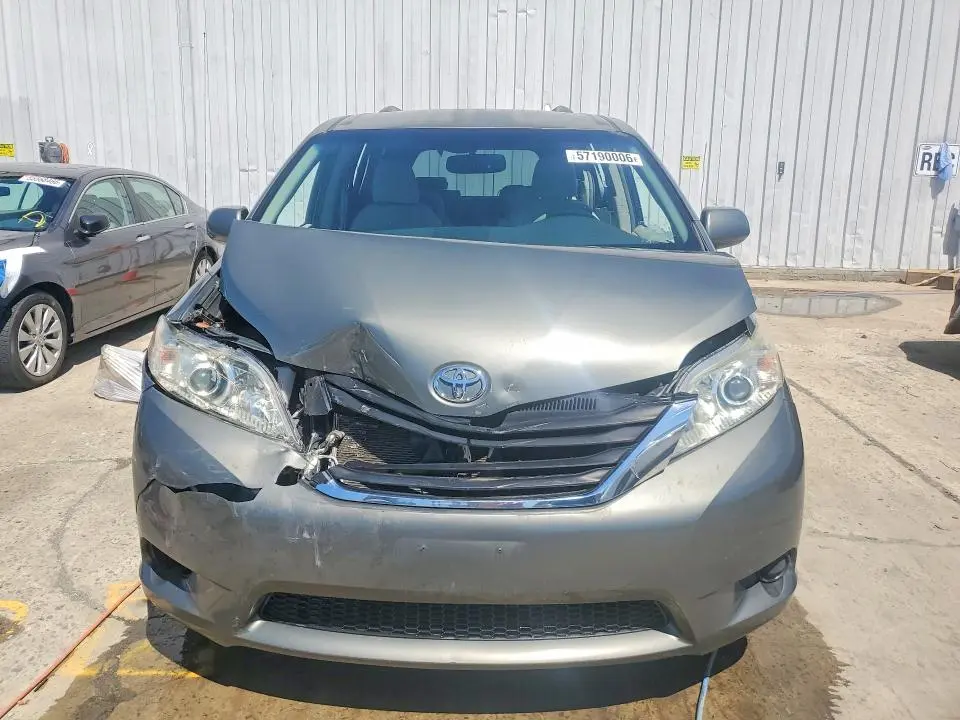 2011 TOYOTA SIENNA LE  