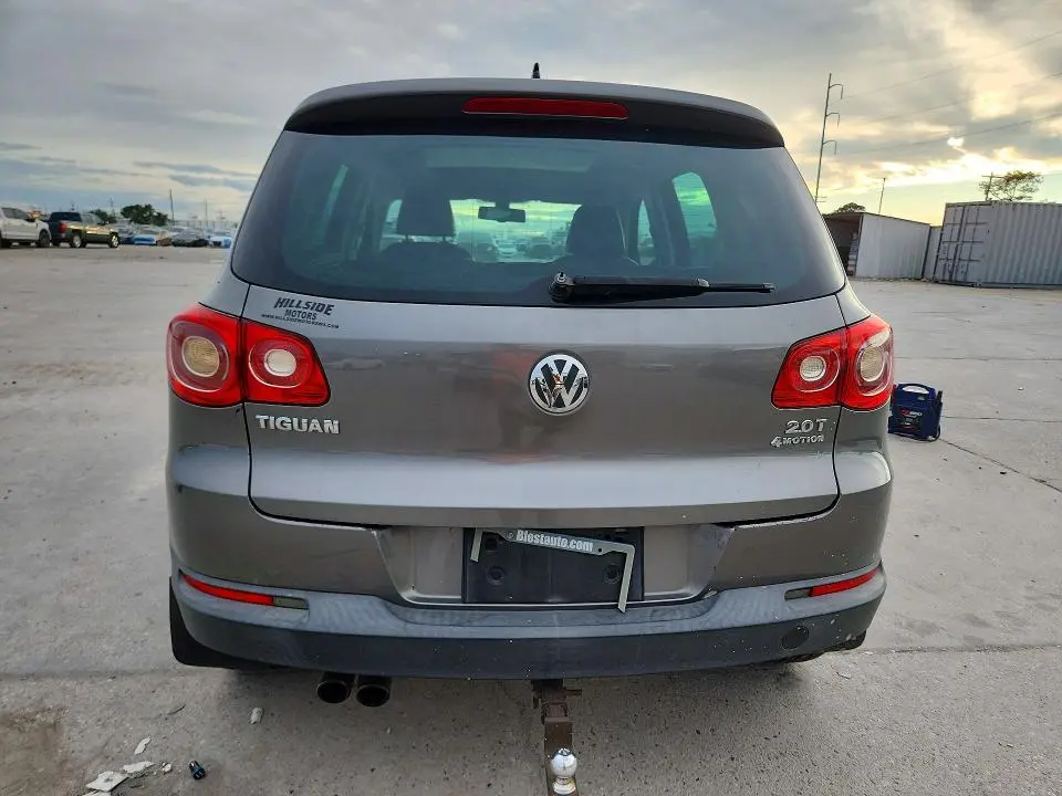 2011 VOLKSWAGEN TIGUAN S  