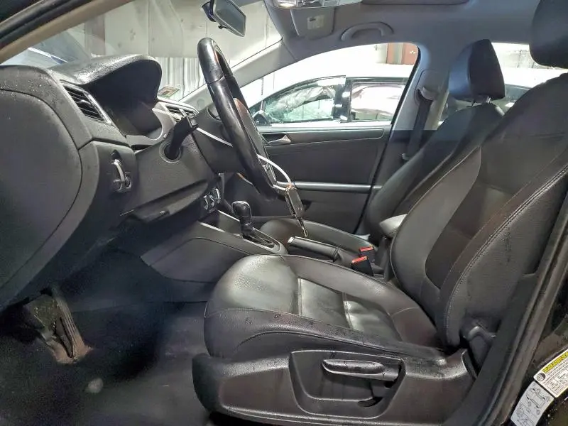 2011 VOLKSWAGEN JETTA SE  