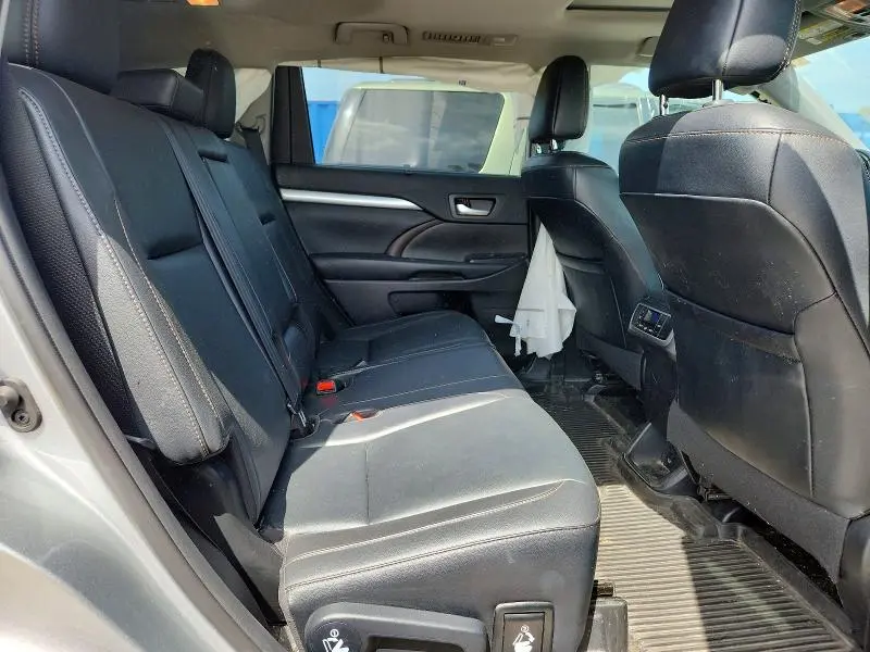 2019 TOYOTA HIGHLANDER XLE  