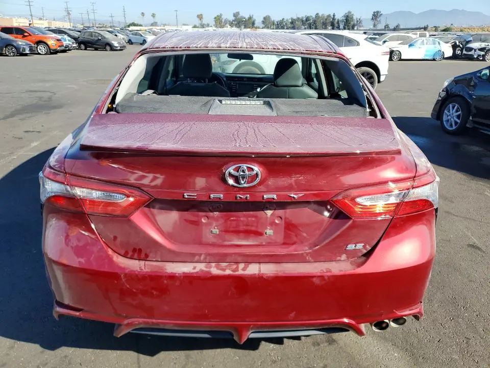 2018 TOYOTA CAMRY SE  