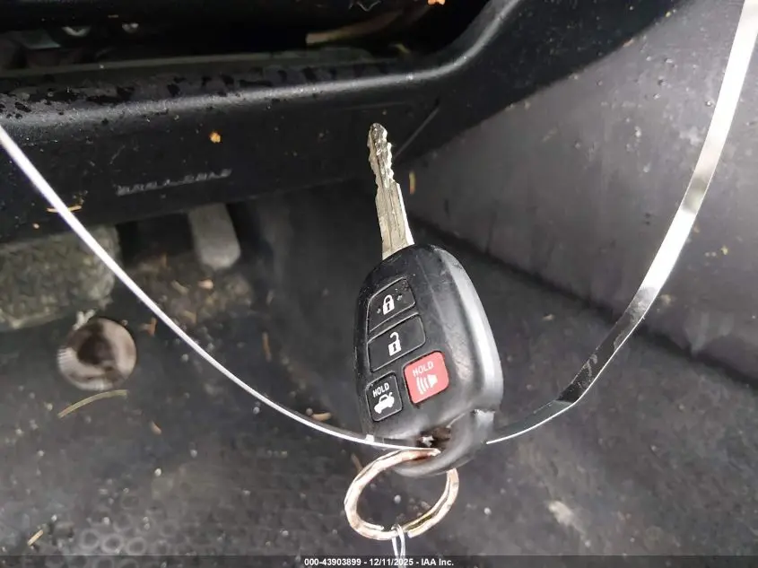 2017 TOYOTA CAMRY SE