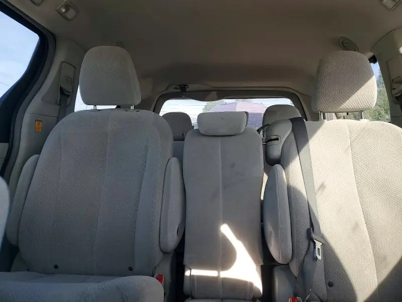 2013 TOYOTA SIENNA LE  