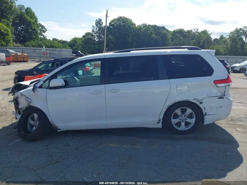 2011 TOYOTA SIENNA LE V6