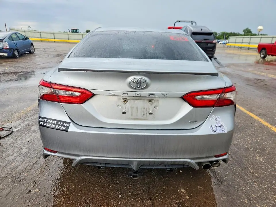 2018 TOYOTA CAMRY SE  