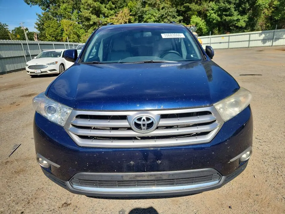 2013 TOYOTA HIGHLANDER SE  
