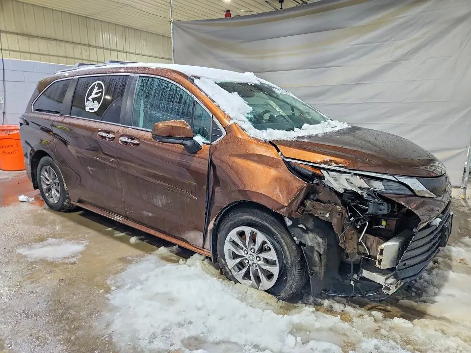 2023 TOYOTA SIENNA XLE 7-PASSENGER  