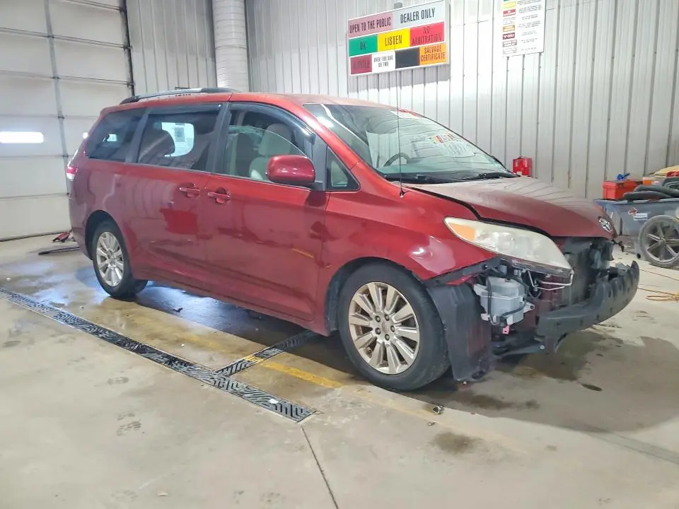 2012 TOYOTA SIENNA LE  