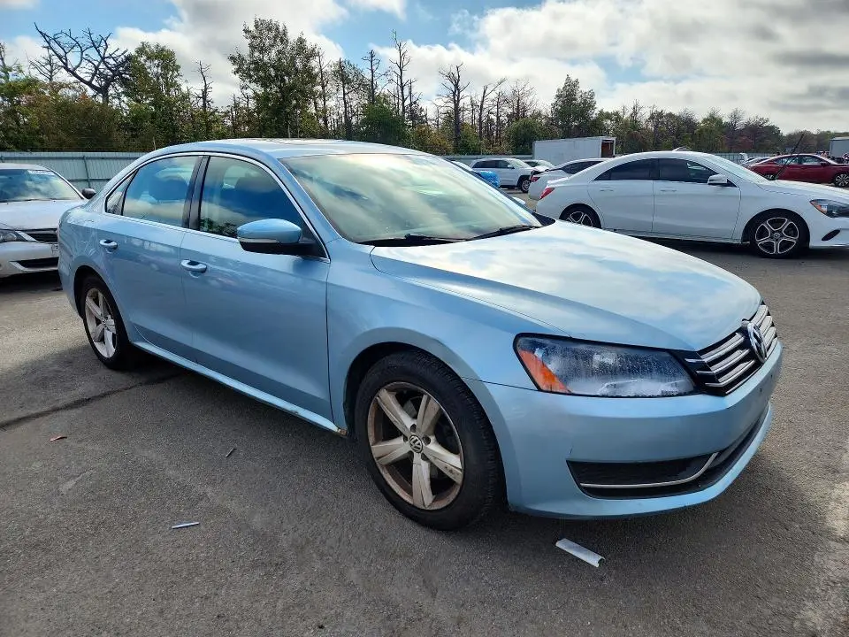 2013 VOLKSWAGEN PASSAT   