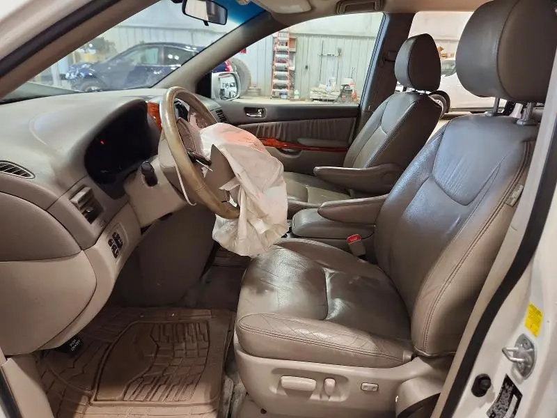 2010 TOYOTA SIENNA XLE  