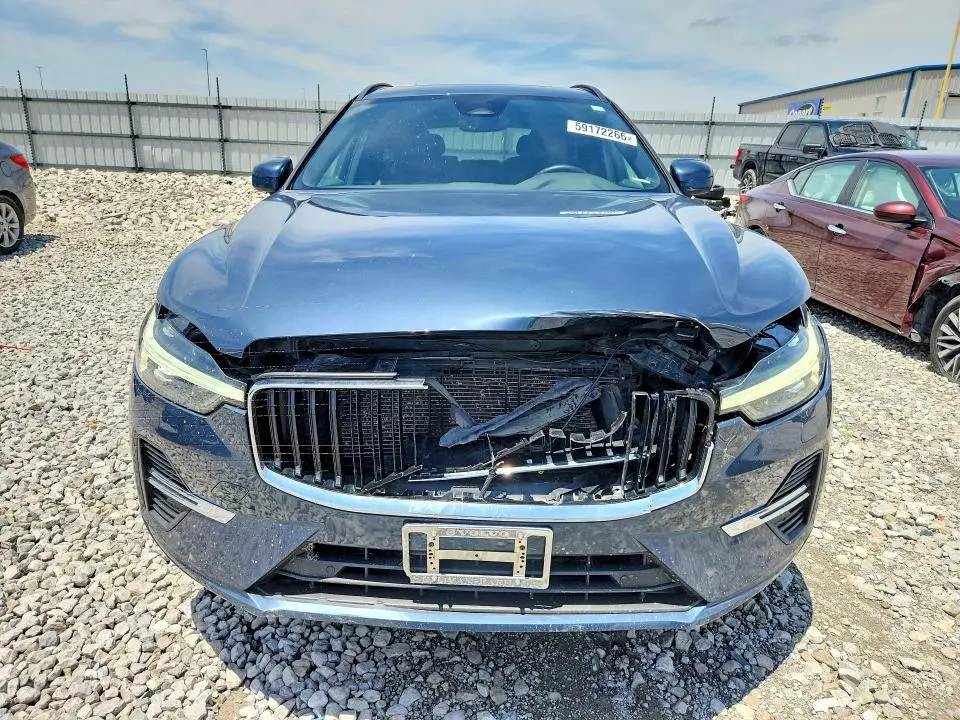 2022 VOLVO XC60 B5 MOMENTUM  
