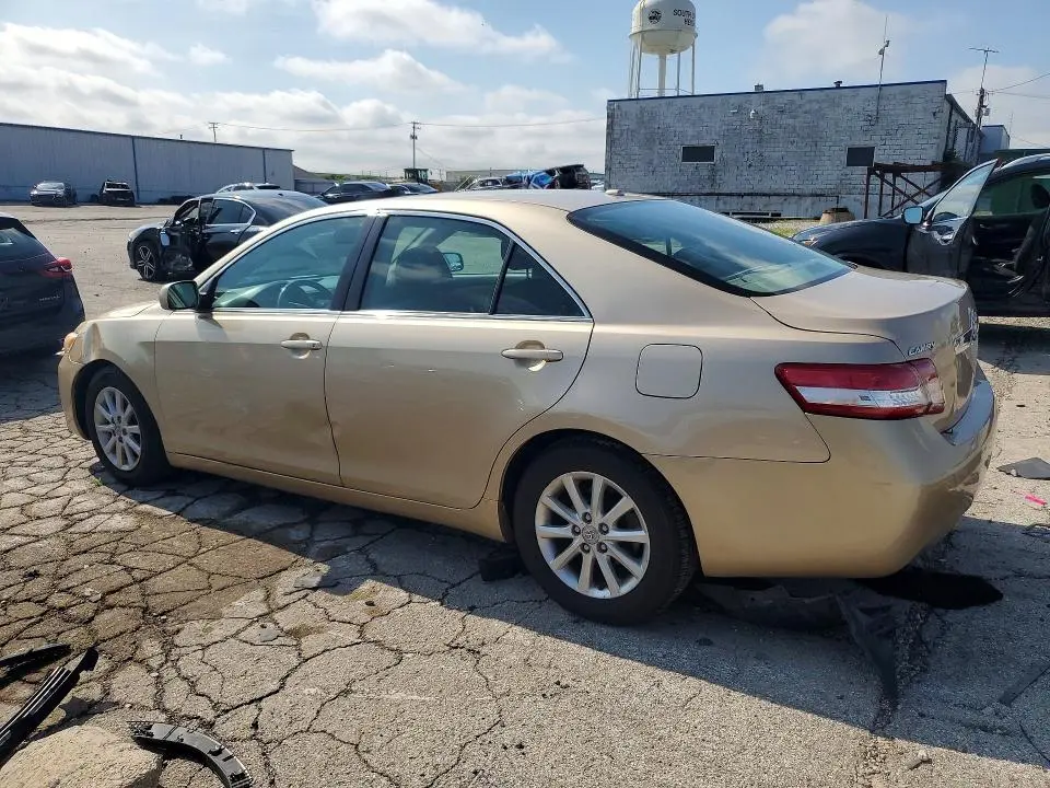 2010 TOYOTA CAMRY XLE  