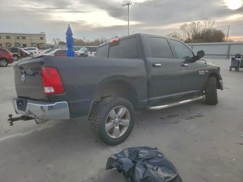 2016 RAM 1500 SLT  