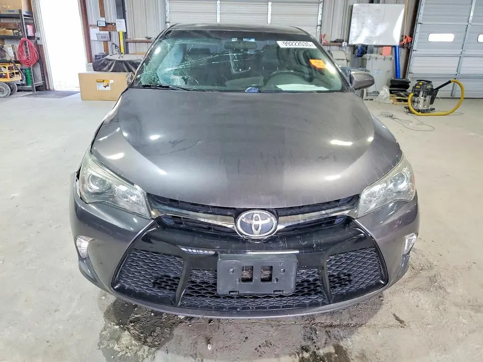 2016 TOYOTA CAMRY SE  
